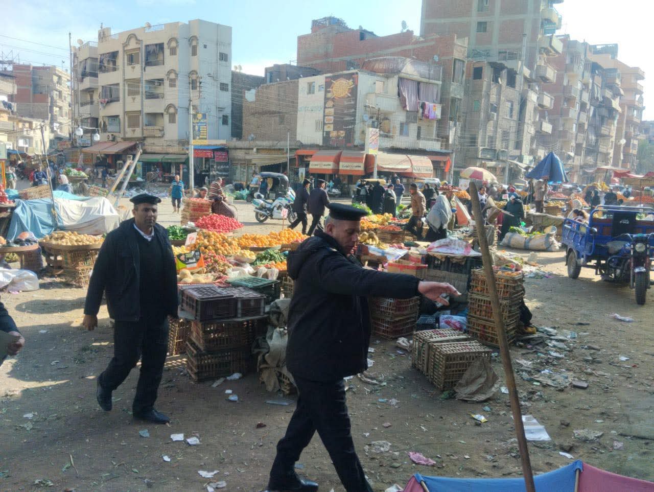 حملة مكبرة بحى أول المحلة لإزالة إشغالات سوق أبو دراع وتحقيق السيولة المرورية