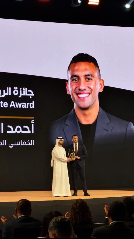 وزير الشباب والرياضة يهنئ البطل الأولمبي أحمد الجندي بعد تتويجه أفضل رياضي عربي بجائزة محمد بن راشد للإبداع الرياضي