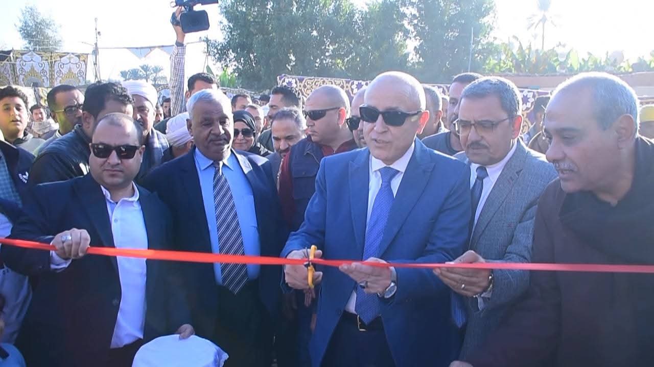 احتفالاً بالعيد القومى.. محافظ الأقصر يفتتح 3 محطات صرف صحى