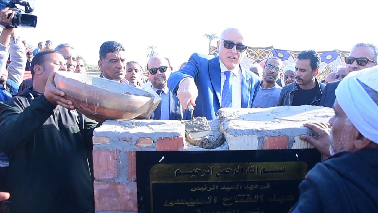 محافظ الأقصر يفتتح مشروعات تعليمية وتنموية بمدينة القرنة