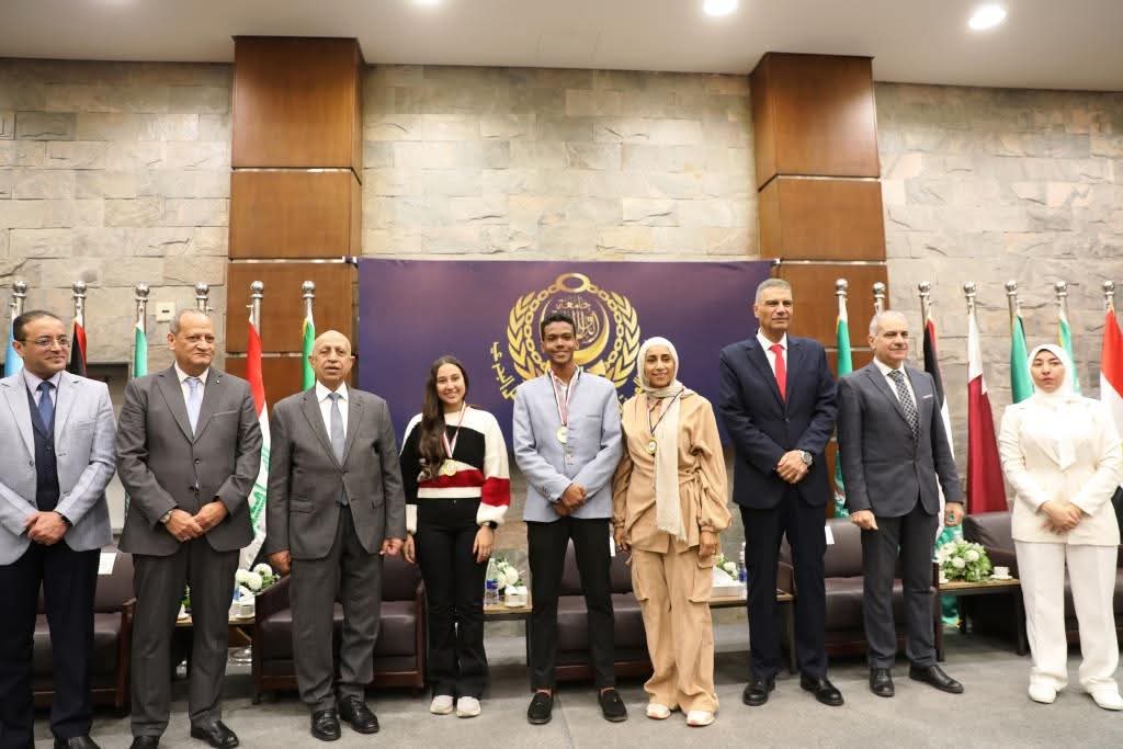 محافظ أسوان يكرم الطلاب الفائزين بالمعرض المحلي للعلوم والهندسة «إيسف 2026»
