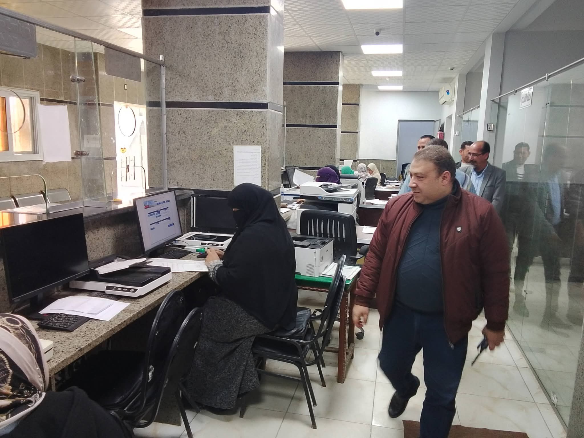 رئيس مركز ومدينة بدر يتفقد سير العمل بالمركز التكنولوجي والإدارة الهندسية