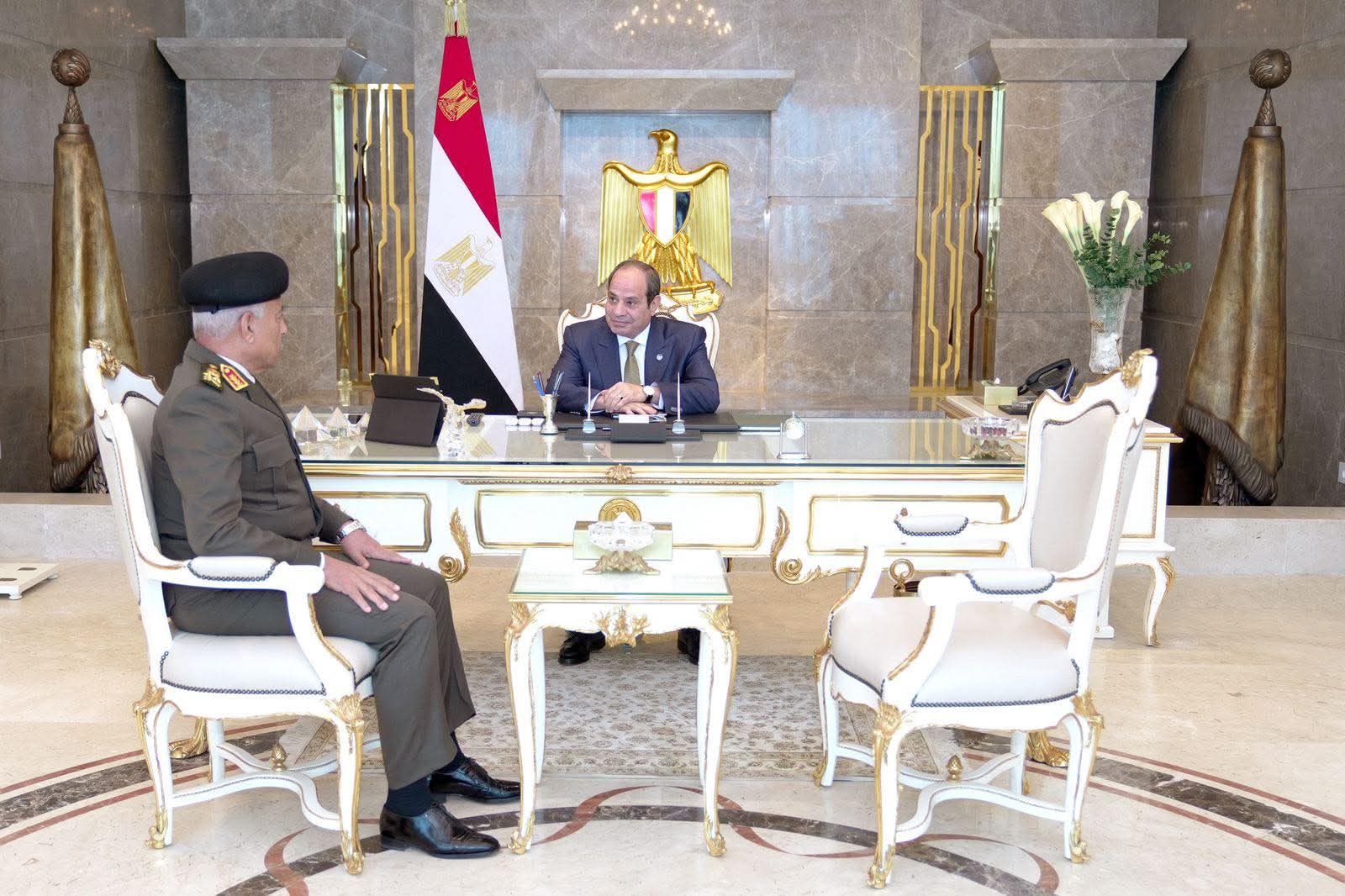 الرئيس السيسى يستقبل وزير الدفاع والإنتاج الحربى