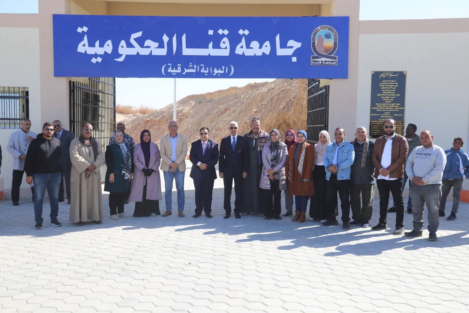 رئيس جامعة قنا يفتتح طريق وبوابة الدخول الشرقية الجديدة للجامعة
