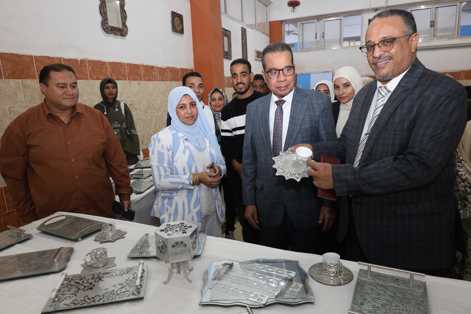 افتتاح معرض «أشغال المعادن» لطلاب التربية الفنية بكلية التربية النوعية بقنا