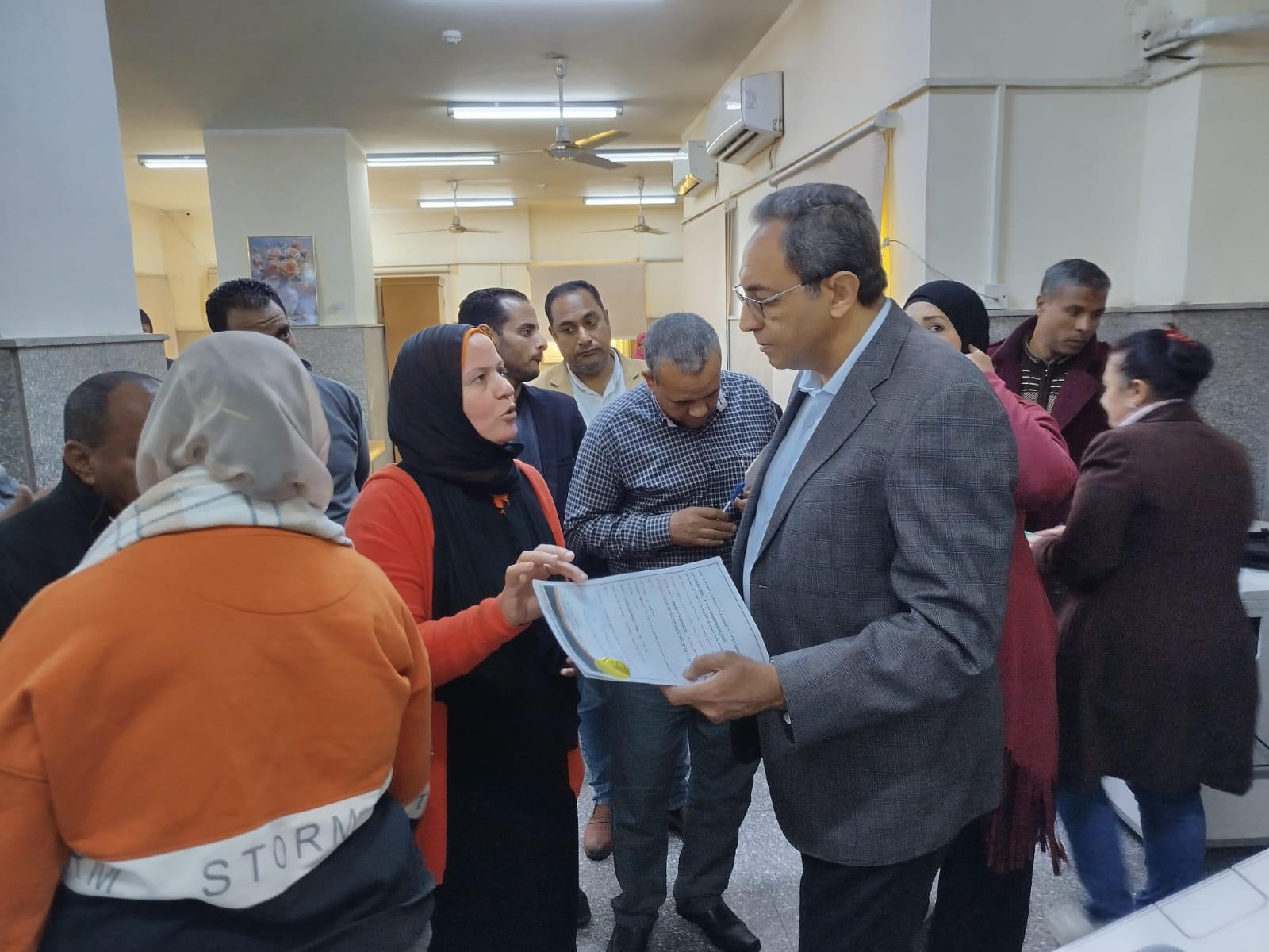 عبدالحليم يفاجئ الوحدة المحلية لمركز قنا لمتابعة ملفات تراخيص البناء