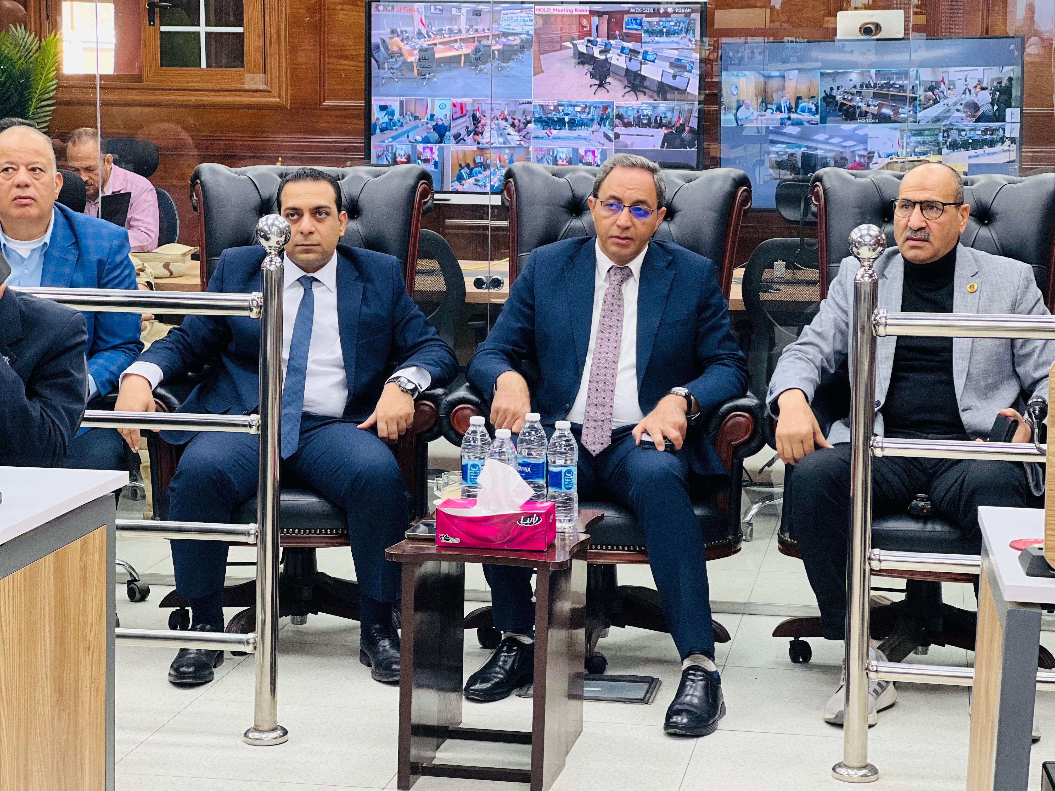 محافظ قنا يتابع انتظام اللجان الانتخابية بجولة الإعادة لانتخابات مجلس النواب 2025
