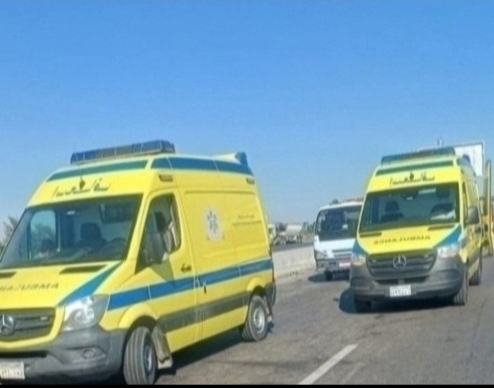 إصابة 6 أشخاص إثر إصطدام ميكروباص بجرار بالطريق الزراعى بالبحيرة