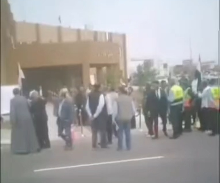 شاهد.. مشادة حادة بين نائب ومرشح برلماني بقنا خلال زيارة وزير الصناعة والنقل.. ومصطفى بكري يتدخل لاحتواء الأزمة