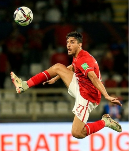 الأهلي يعاقب طاهر محمد طاهر بعد الطرد أمام المصرية للاتصالات