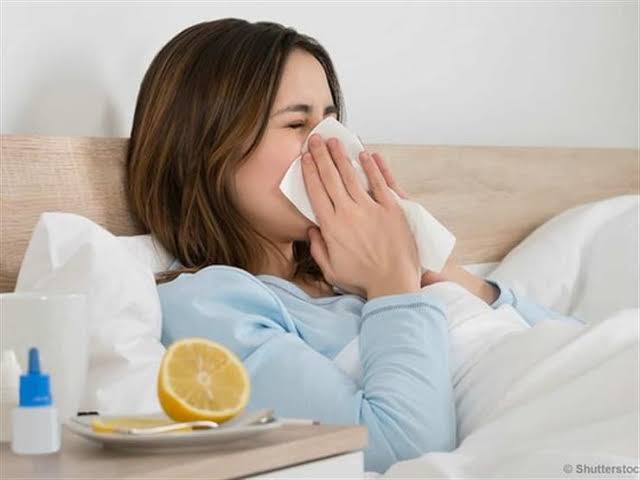 إياك وهذه الأطعمة! تعرف على ما يجب تجنبه أثناء الإصابة بنزلات البرد