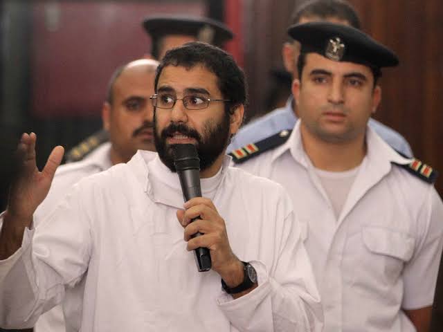 قرار عاجل من النائب العام بشأن علاء عبد الفتاح
