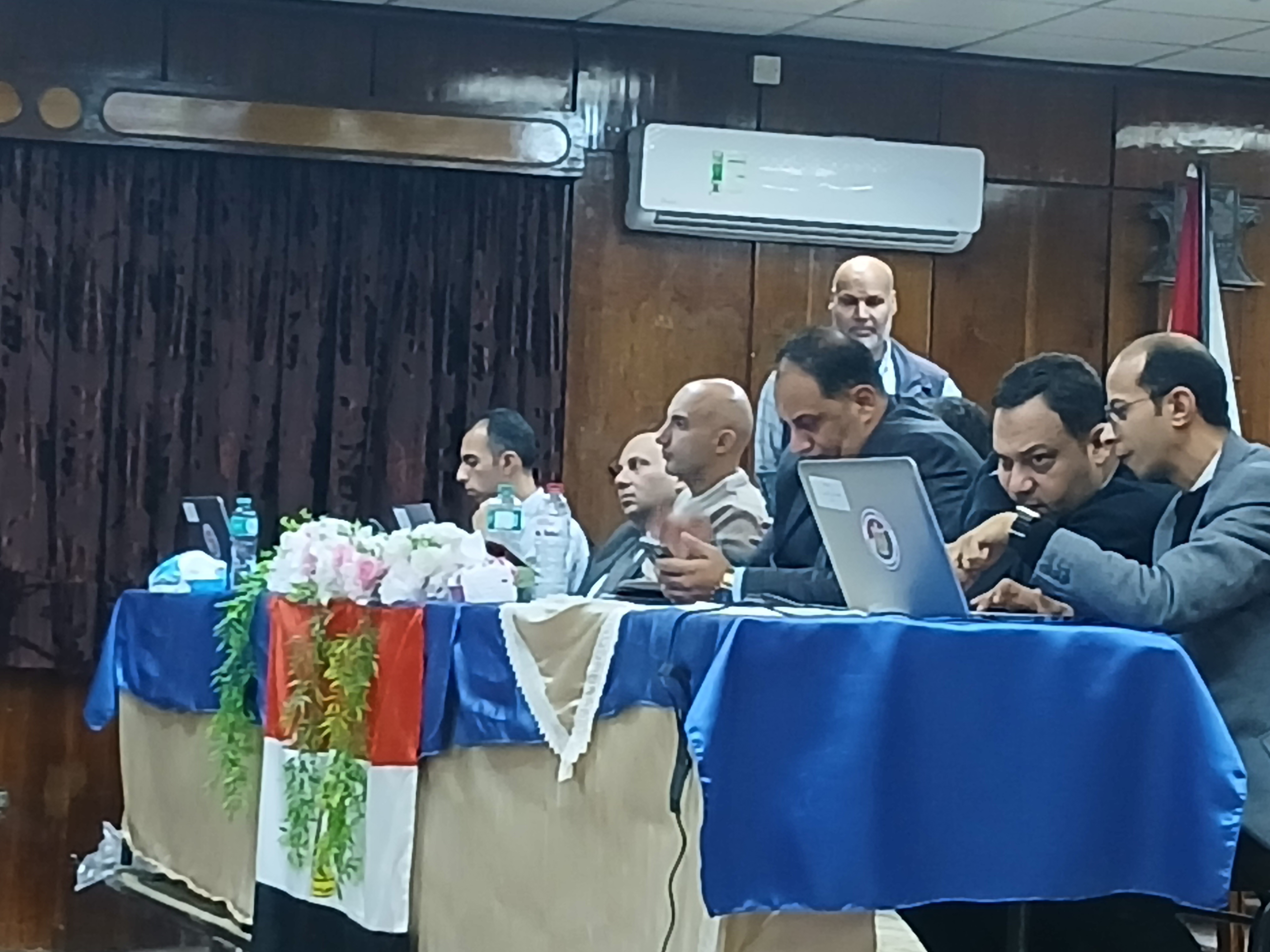 يتبقى لجنتين فرعية.. اللجنة العامة لانتخابات النواب بالإسكندرية تواصل استقبال محاضر الفرز لجان الرمل 