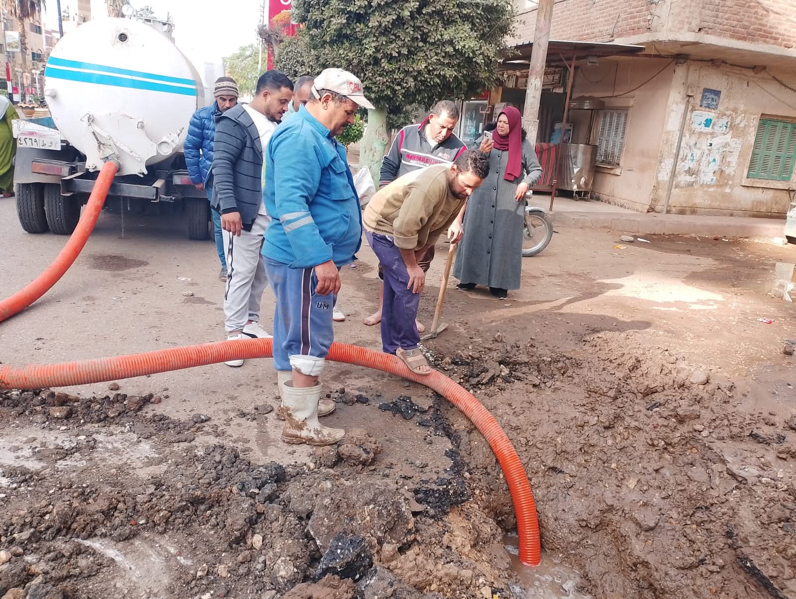 انفجار خط مياه رئيسي في مدينة تلا بالمنوفية.. وتحرك عاجل للإصلاح وعودة الخدمة