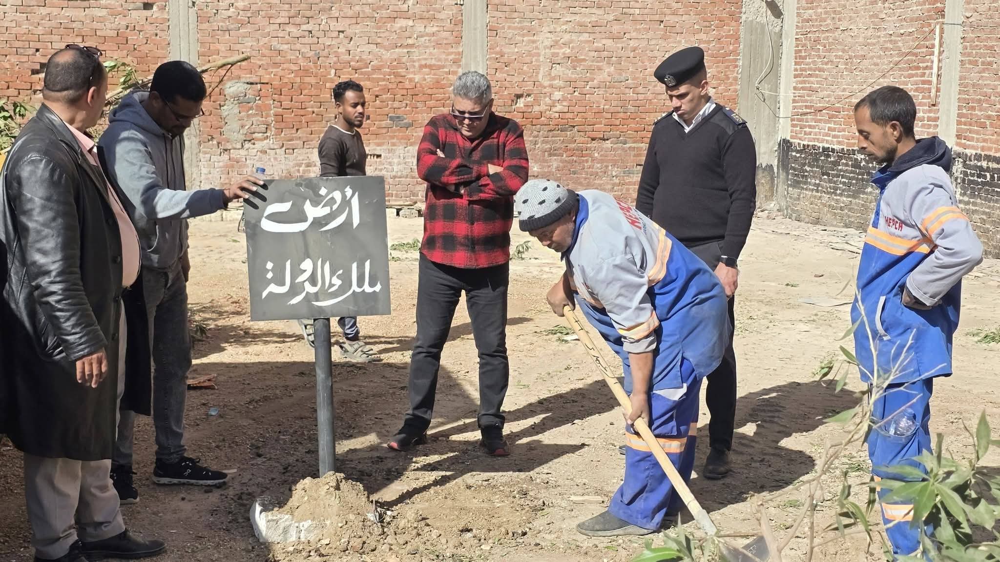 رئيس حي جنوب الغردقة يقود حملة لاسترداد 3 قطع أراضٍ من أملاك الدولة