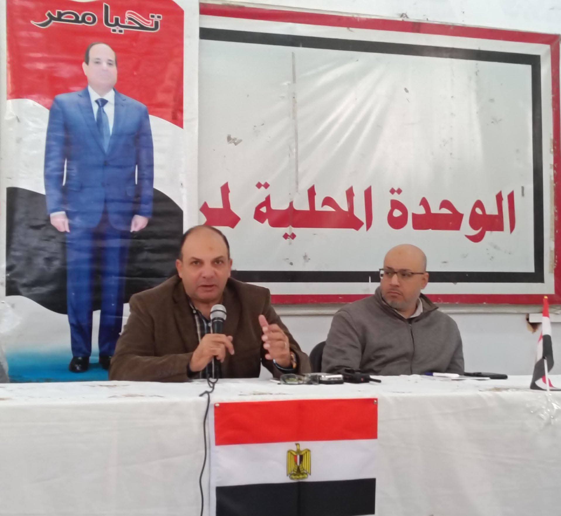 رئيس مدينة كوم حمادة يبحث مع مديرى الأقسام والإدارات تقييم الأداء