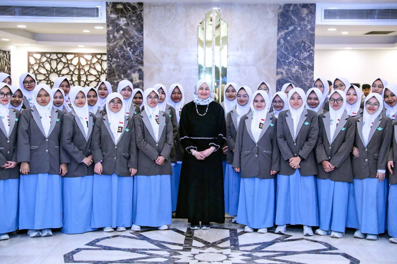 مستشارة شيخ الأزهر تفتتح برنامج المعايشة اللغوية لطلاب مؤسسة «بناء المستقبل» ومعاهد الإرشاد الإسلامى بإندونيسيا