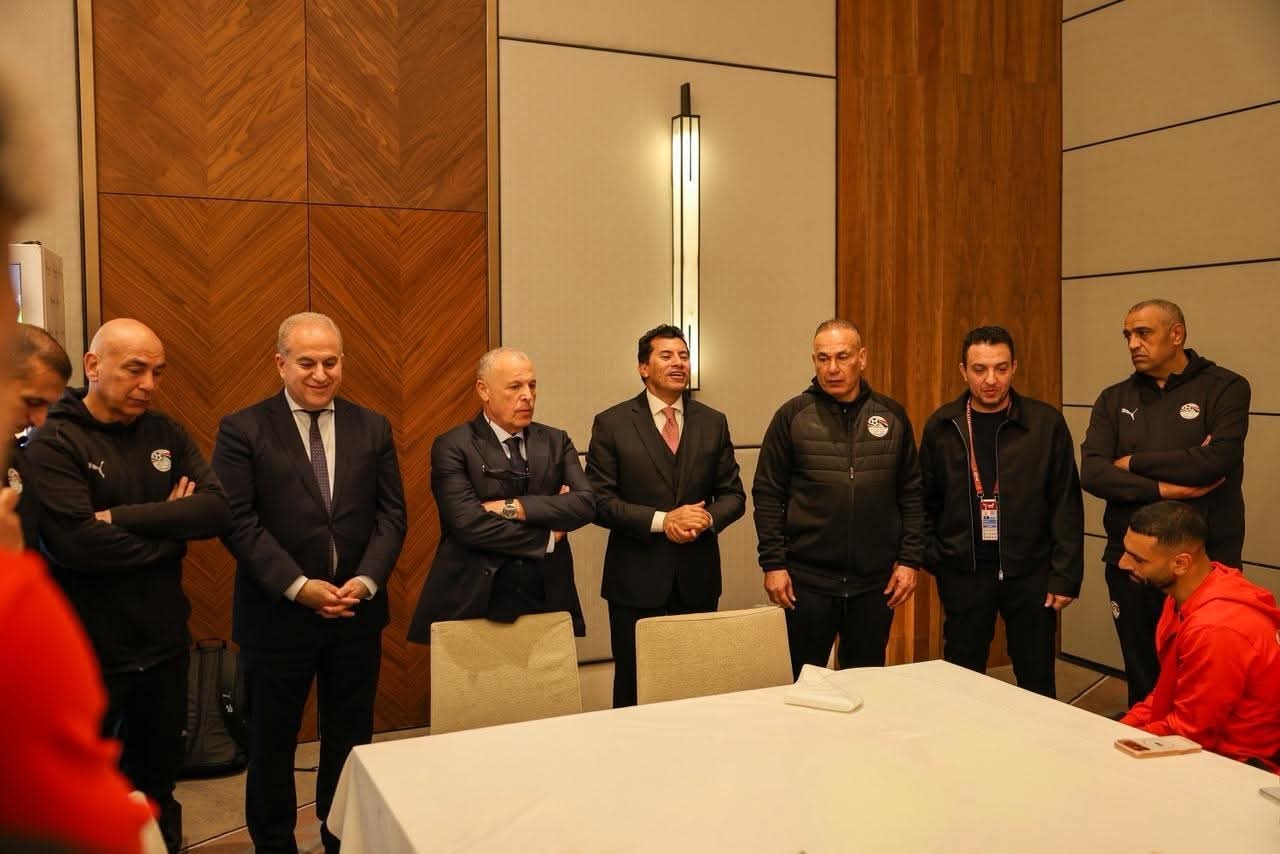 وزير الرياضة وأبو ريدة يقدمان التهنئة للمنتخب المصرى والتأهل لدور الثمانية