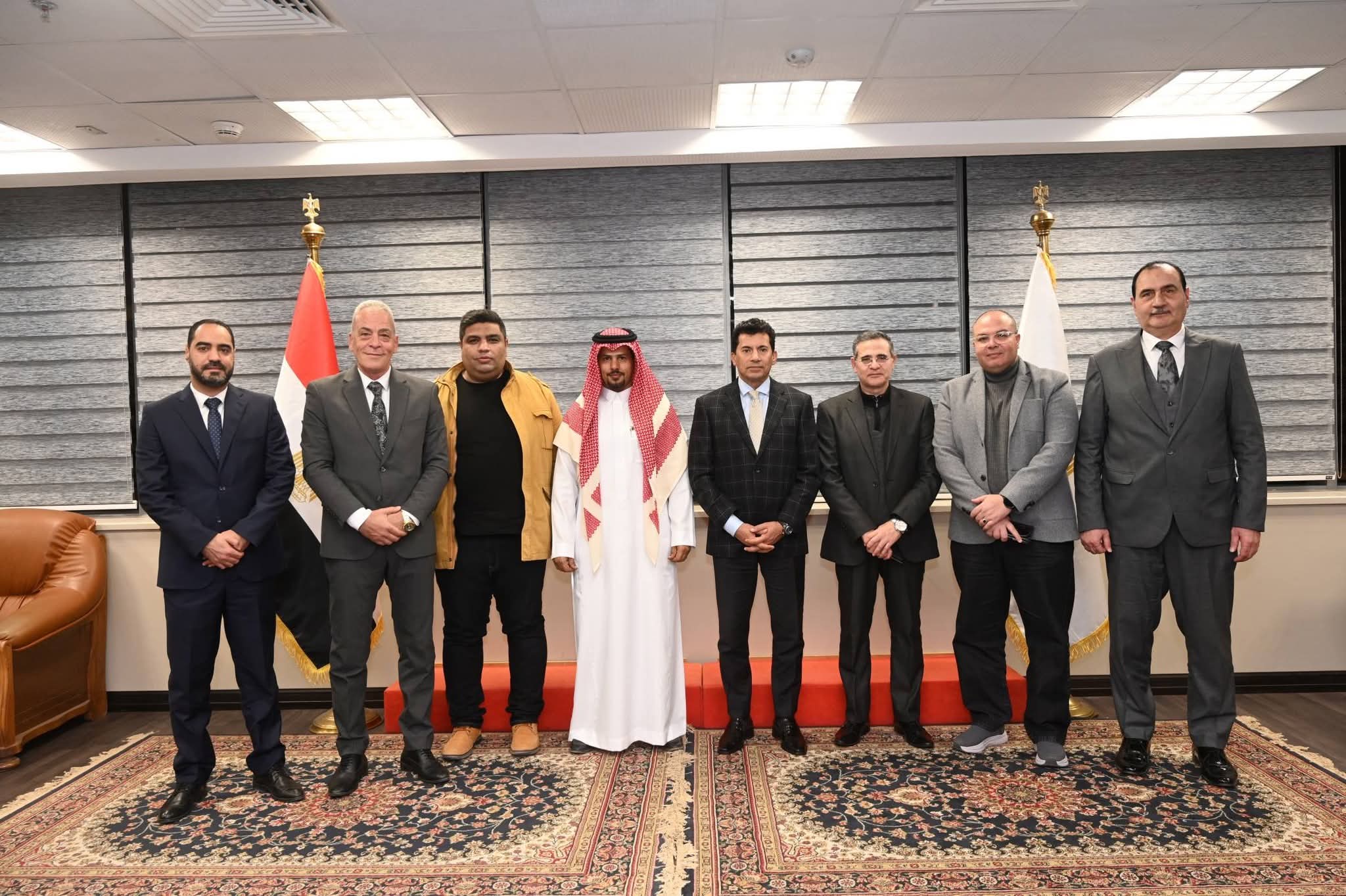 وزير الشباب يبحث ترتيبات إفتتاح نادي جلوري بالعاشر من رمضان ويؤكد دعم الدولة للإستثمار الرياضي