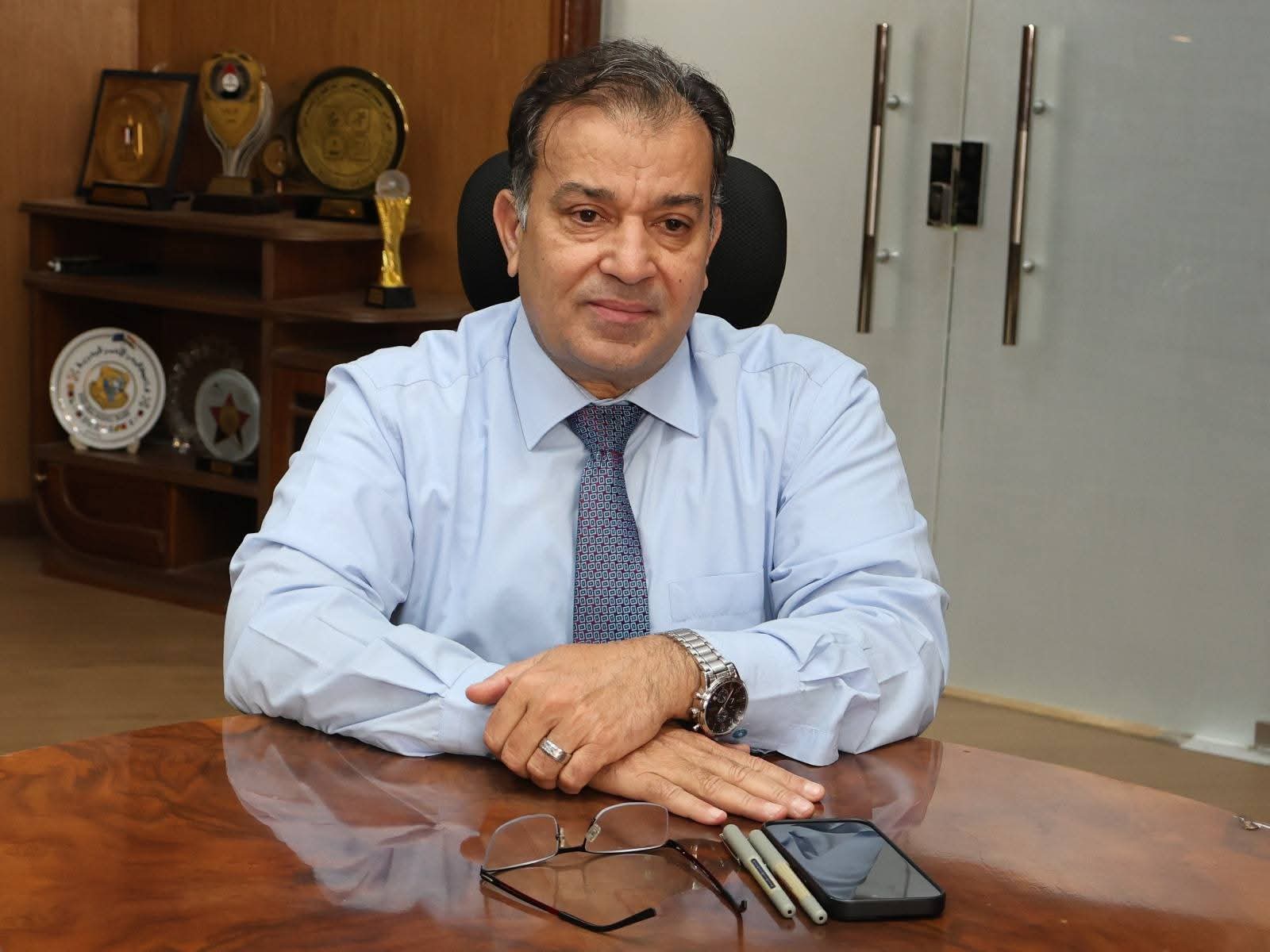 رئيس جامعة قنا يناقش تفعيل منظومة إلكترونية لإدارة وصيانة المصاعد