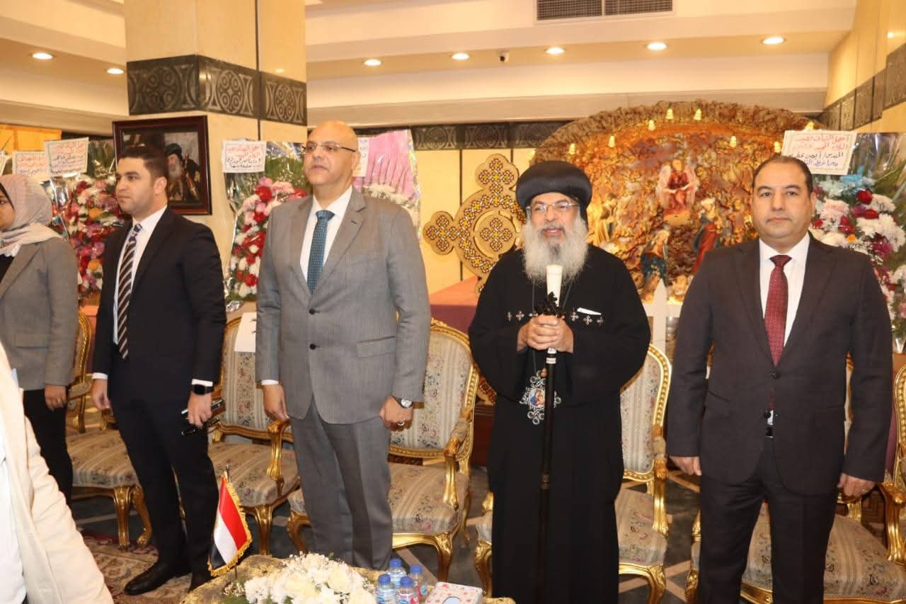 محافظ القليوبية ومدير الأمن يقدمان التهنئة بعيد الميلاد المجيد بالكنيسة المطرانية ببنها