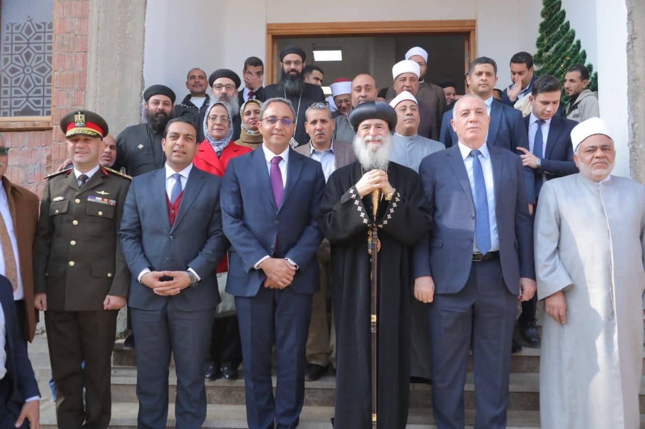محافظ قنا يشارك أقباط قوص فرحتهم بعيد الميلاد