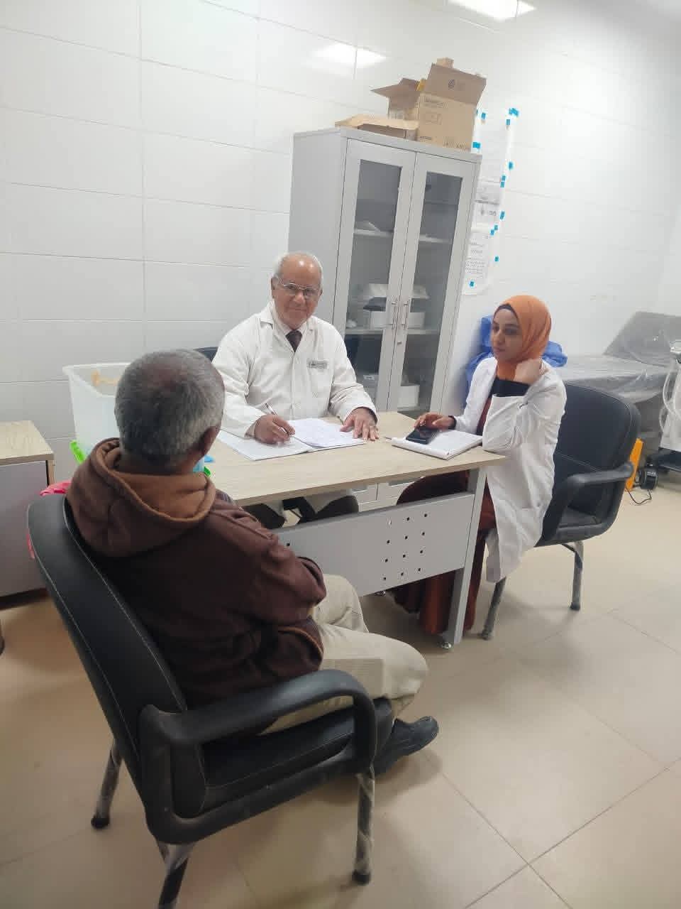 صحة قنا تقدم 614 خدمة طبية خلال قافلة مجانية بقرية حجازة