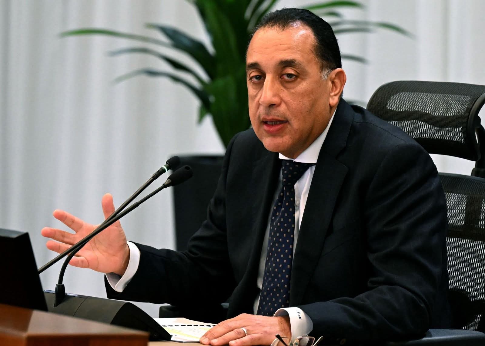رئيس الوزراء يبدأ جولة ميدانية لتفقد عدد من المنشآت الصحية بمحافظتي القاهرة والجيزة