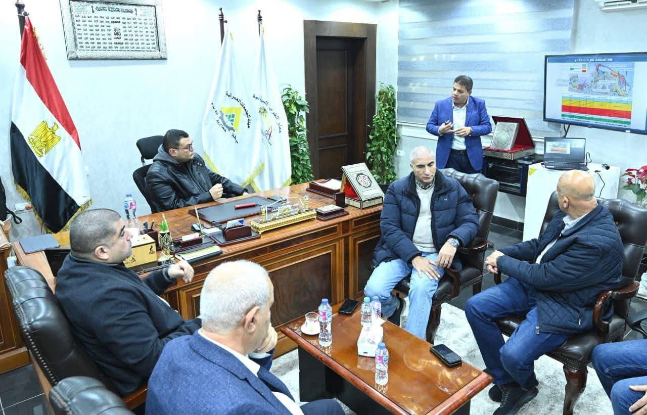 وزير الإسكان يتابع مشروعات القرى السياحية بالساحل الشمالي 