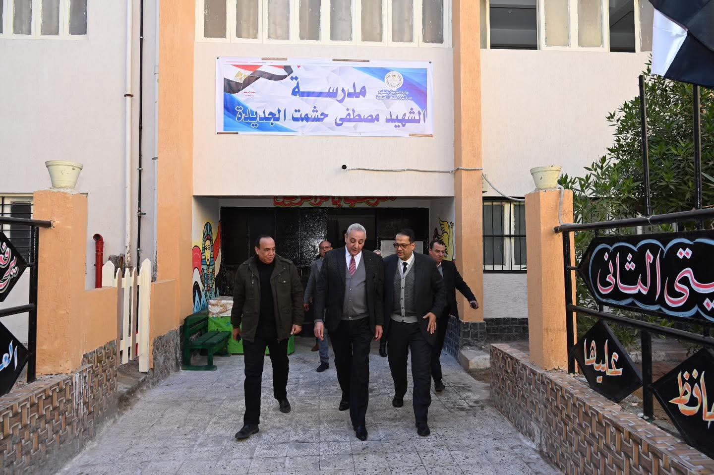 محافظ الغربية يتفقد لجان إمتحانات النقل بطنطا . صور
