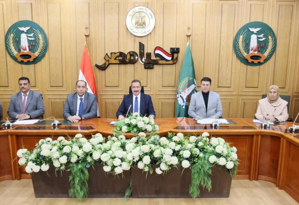 محافظ المنوفية يناقش الموقف التنفيذي لمشروعات الخطة الإستثمارية