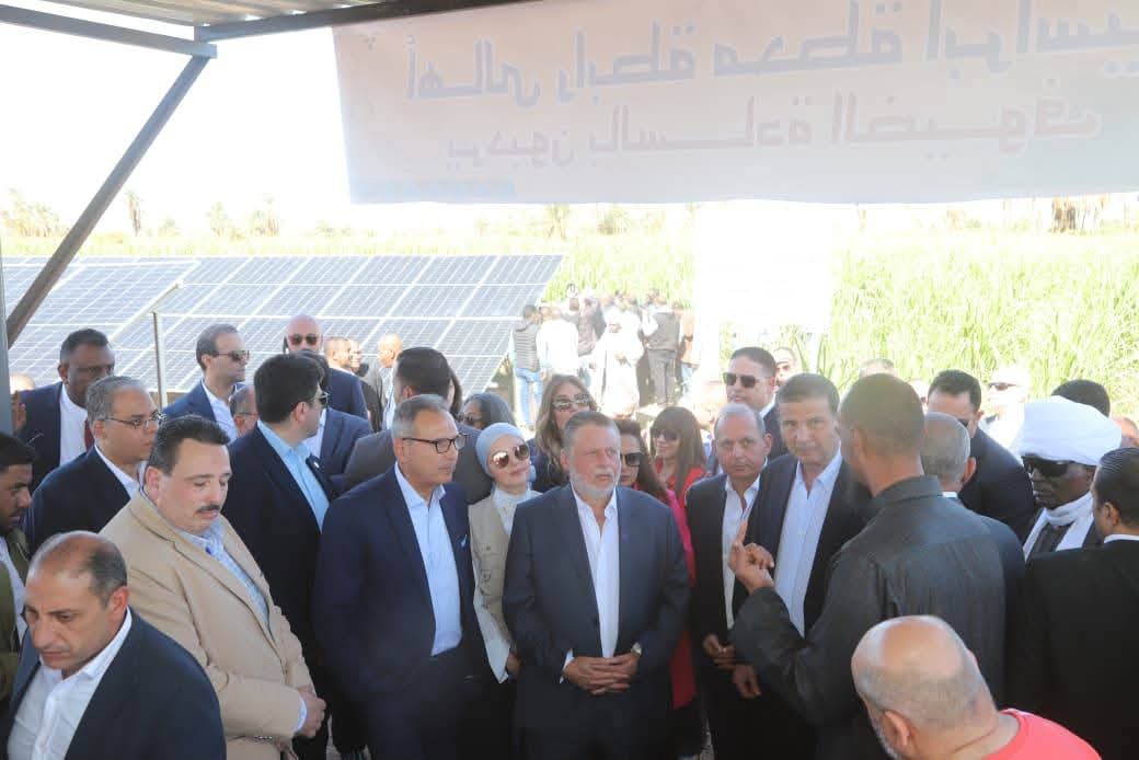 محافظ البنك المركزي ووزير الزراعة يتفقدان القرى المستفيدة من مشروع دعم صغار المزارعين بأسوان