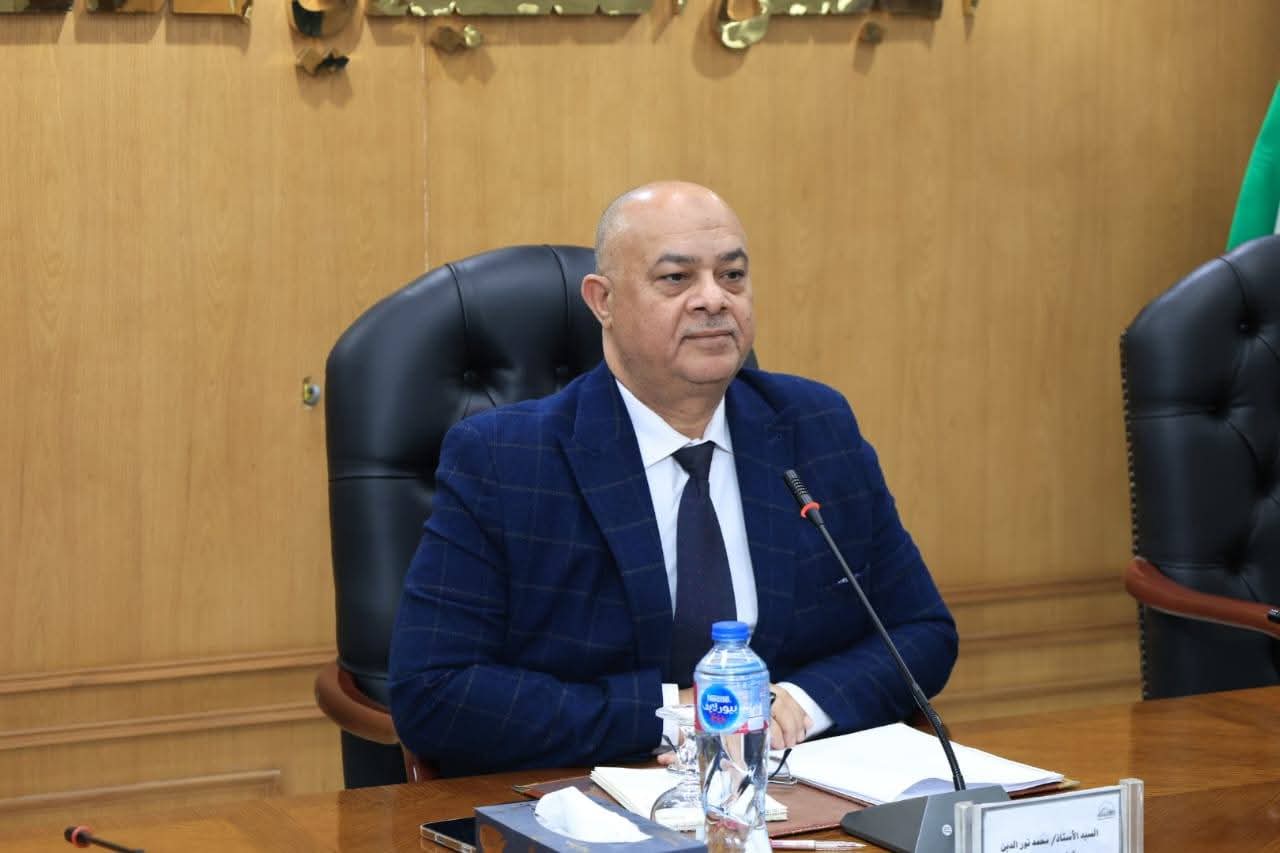 سكرتير عام الجيزة يتابع تنفيذ الخطة الاستثمارية وملف تقنين أراضي الدولة والتصالح