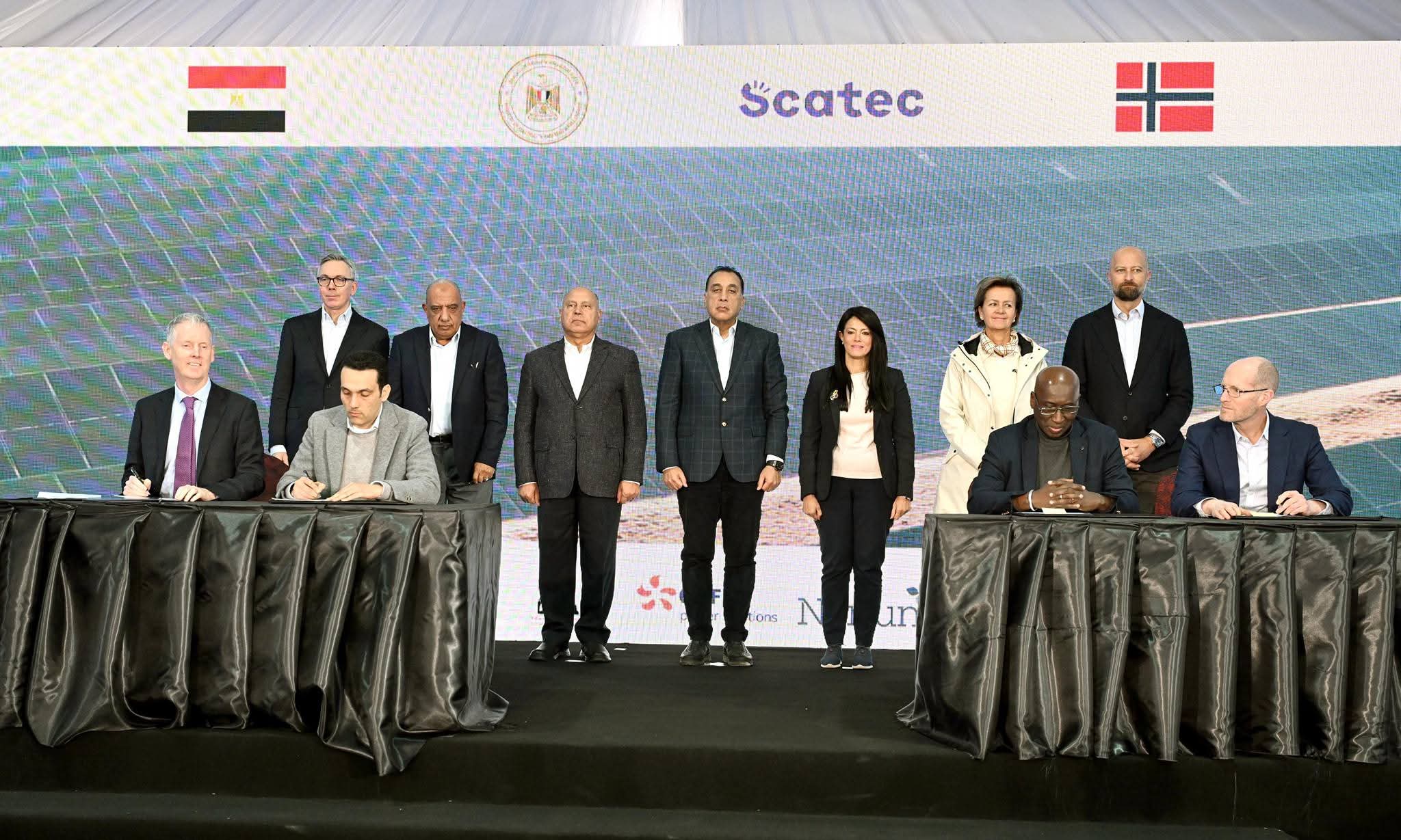 رئيس الوزراء يشهد توقيع اتفاقيات التمويل المبدئية لمشروع «Energy Valley» باستثمارات 1.8 مليار دولار على هامش افتتاح «أوبيليسك» للطاقة الشمسية بقنا