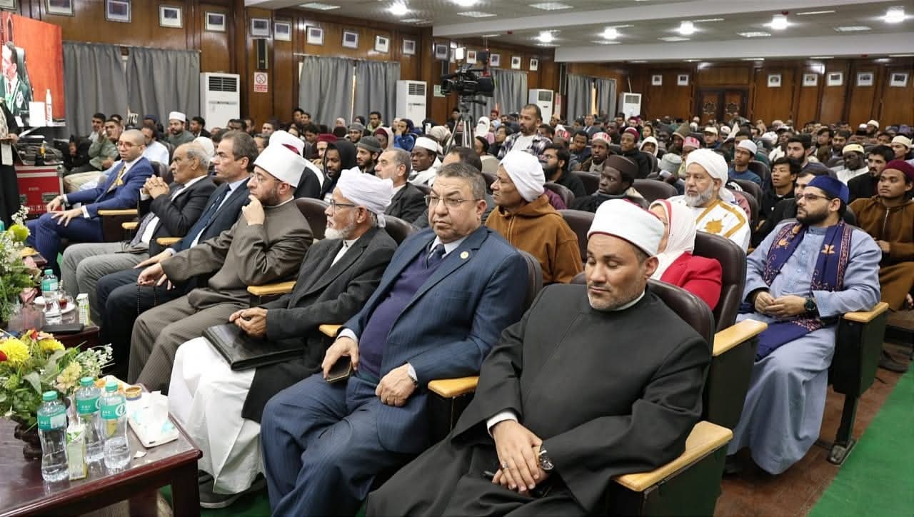 وزير الأوقاف يشهد مناقشة دكتوراة في نظرية التطور وأصل الأنواع لباحث موريتانى