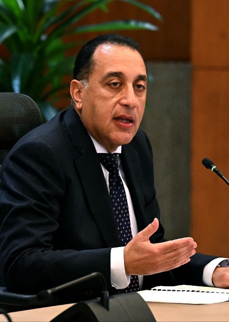 رئيس الوزراء يهنئ المستشار هشام بدوي لانتخابه رئيساً لمجلس النواب