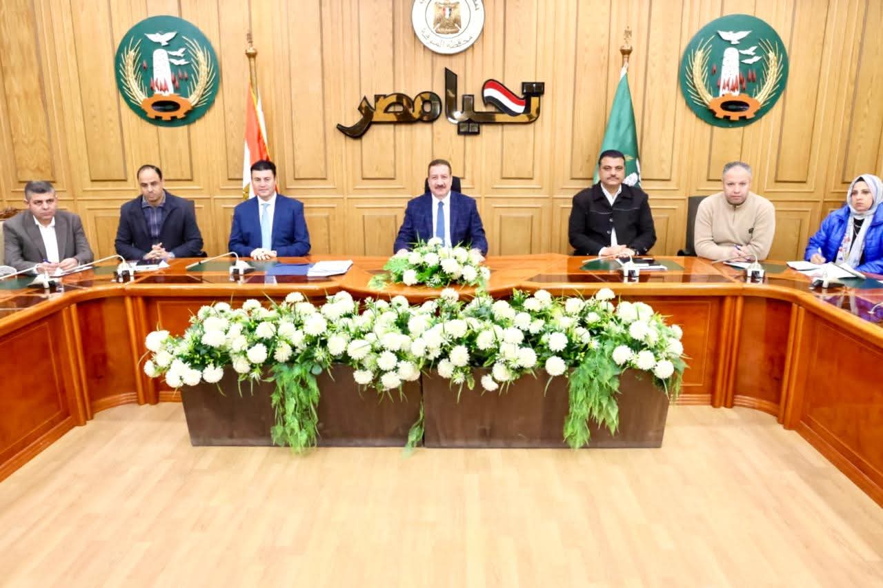 محافظ المنوفية:مساعدات مالية وعينية لـ20 حالة إنسانية وكرسى متحرك لمريضة داء الفيل