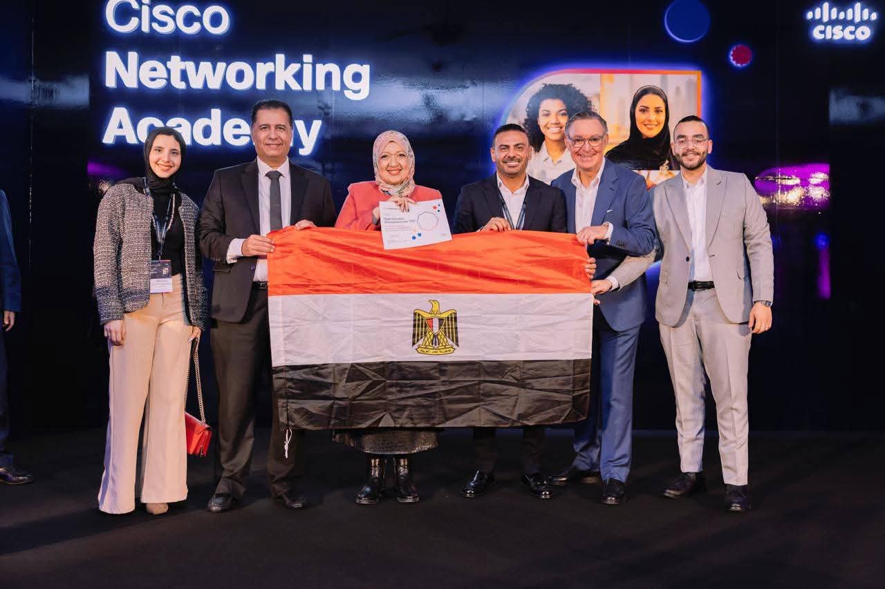 «تطوير التعليم بالوزراء» يفوز بجائزة التميز من سيسكو العالمية تقديرًا لإنجازاته 
