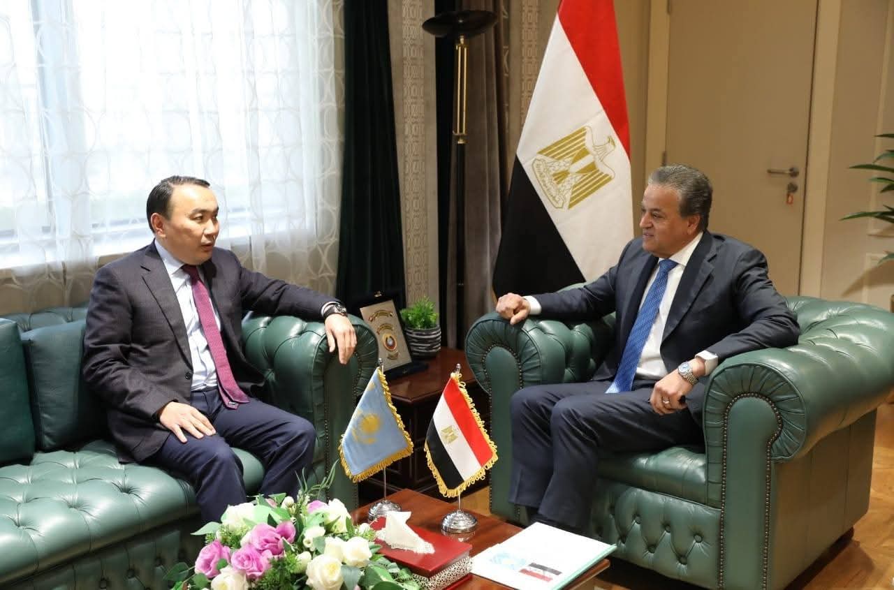 وزير الصحة يبحث مع سفير كازاخستان التعاون في القطاع الصحي وتكنولوجيا تصنيع الأدوية