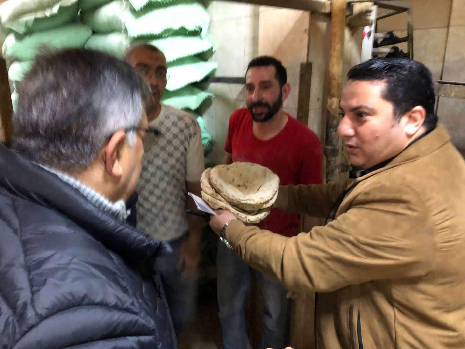 محافظ الدقهلية يتفقد المخابز بمدينة طلخا ويؤكد على الإلتزام بجودة الخبز والوزن