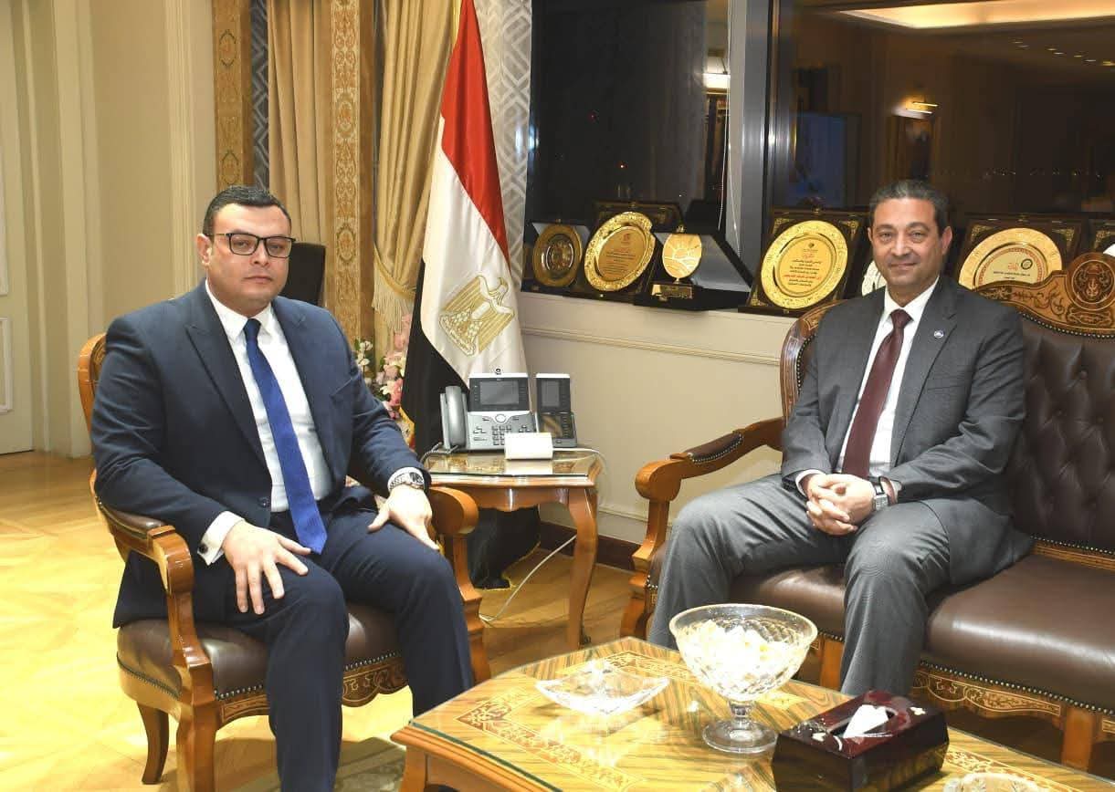 وزير الإسكان يبحث مع محافظ دمياط ملفات العمل المشترك وتعزيز أوجه التعاون   