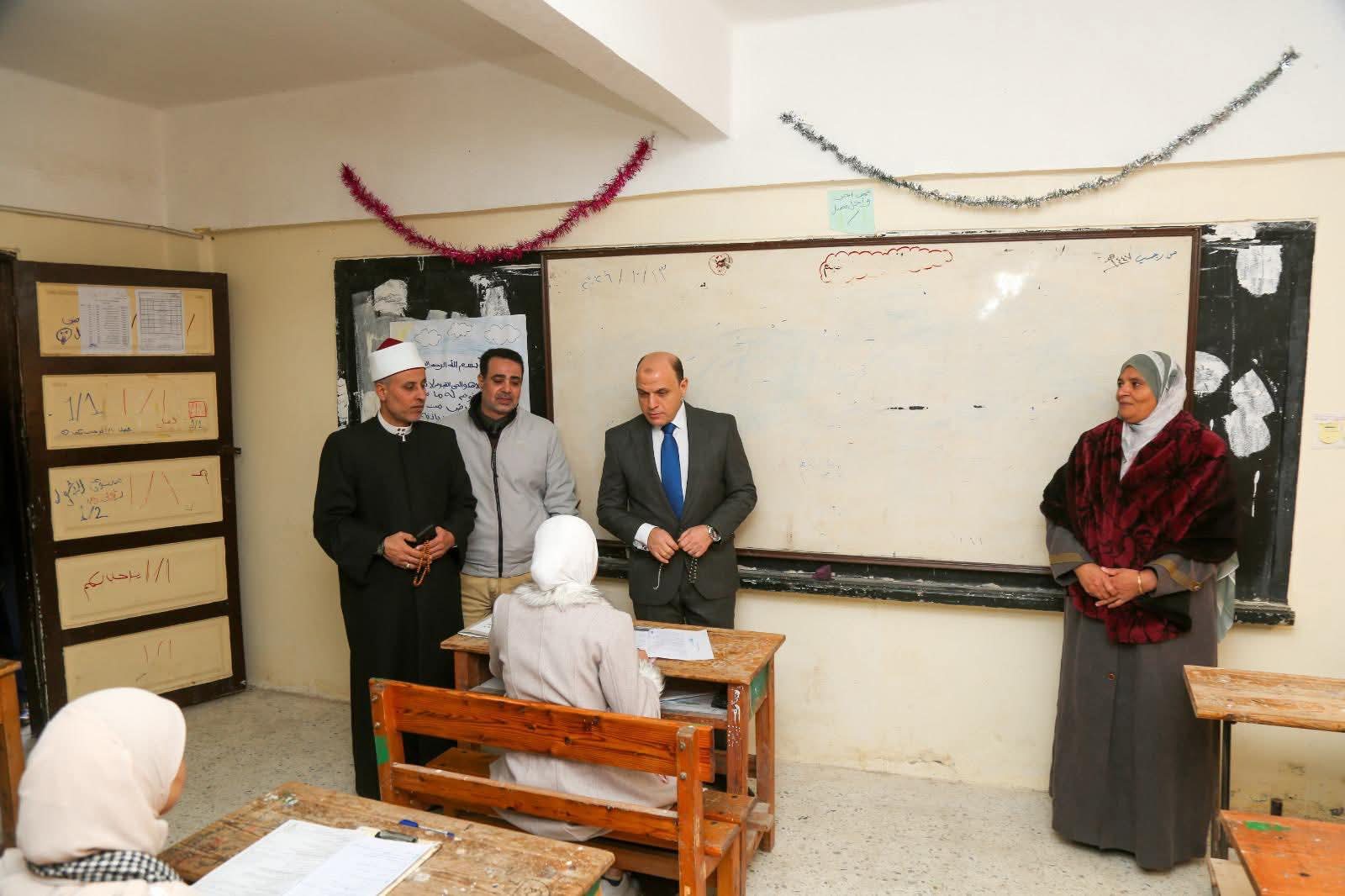 محافظ كفرالشيخ يتفقد لجان إمتحانات الشهادة الإعدادية الأزهرية  - الخبر لايف