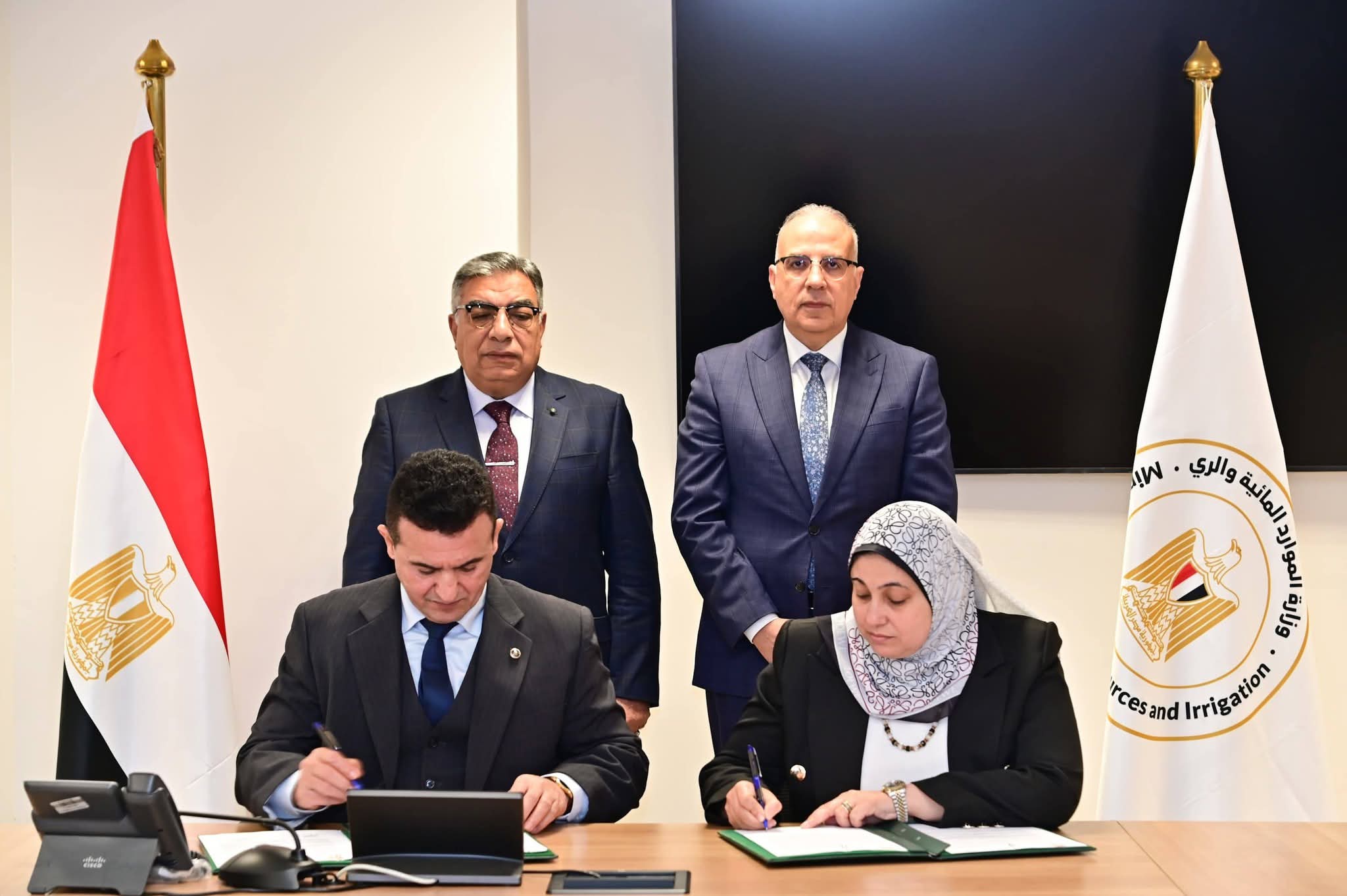 وزير الرى ومحافظ الدقهلية يشهدان توقيع بروتوكول للإستفادة من أملاك الري بالمحافظة 