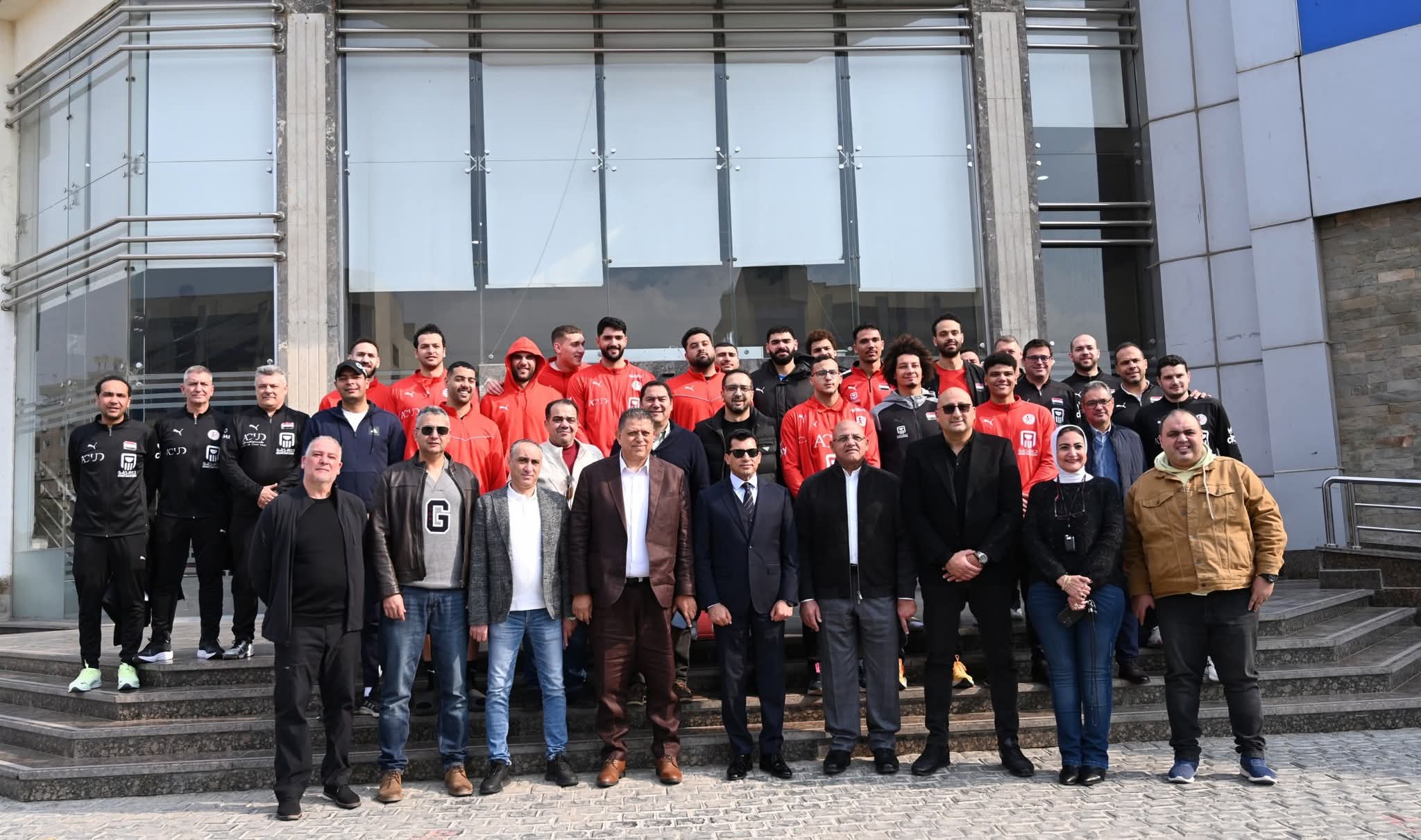 وزير الشباب يؤازر لاعبي منتخب كرة اليد قبل السفر إلى رواندا للمشاركة في أمم أفريقيا