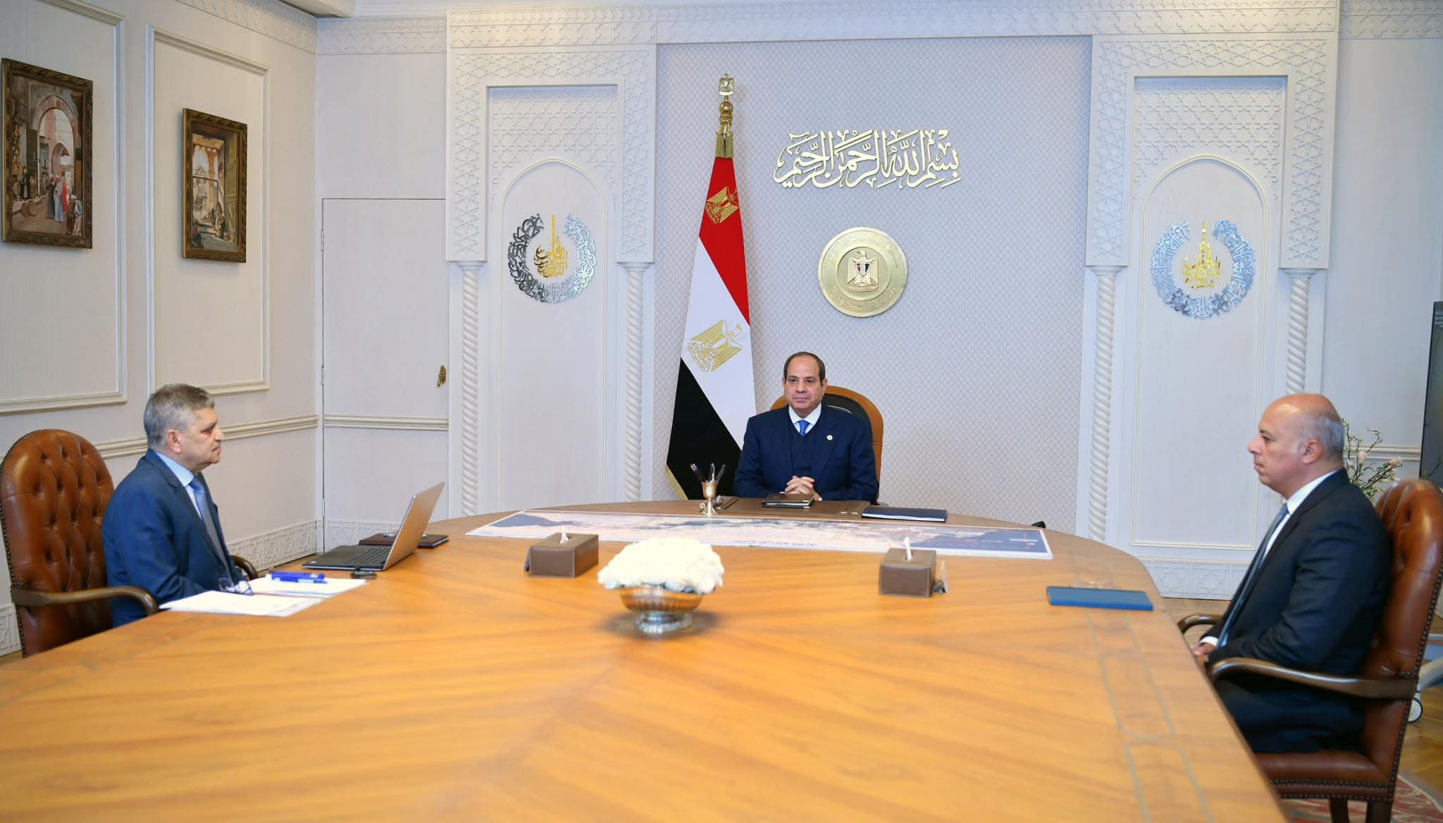 الرئيس يوجه بمواصلة تنفيذ استراتيجية تطوير قناة السويس ومجراها الملاحى