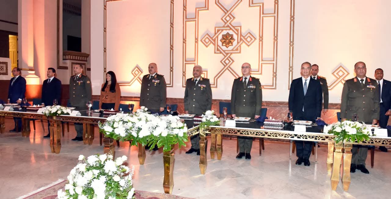 وزير الدفاع يشهد حفل تخرج دورة التمثيل الدبلوماسي العسكري المصري بالخارج
