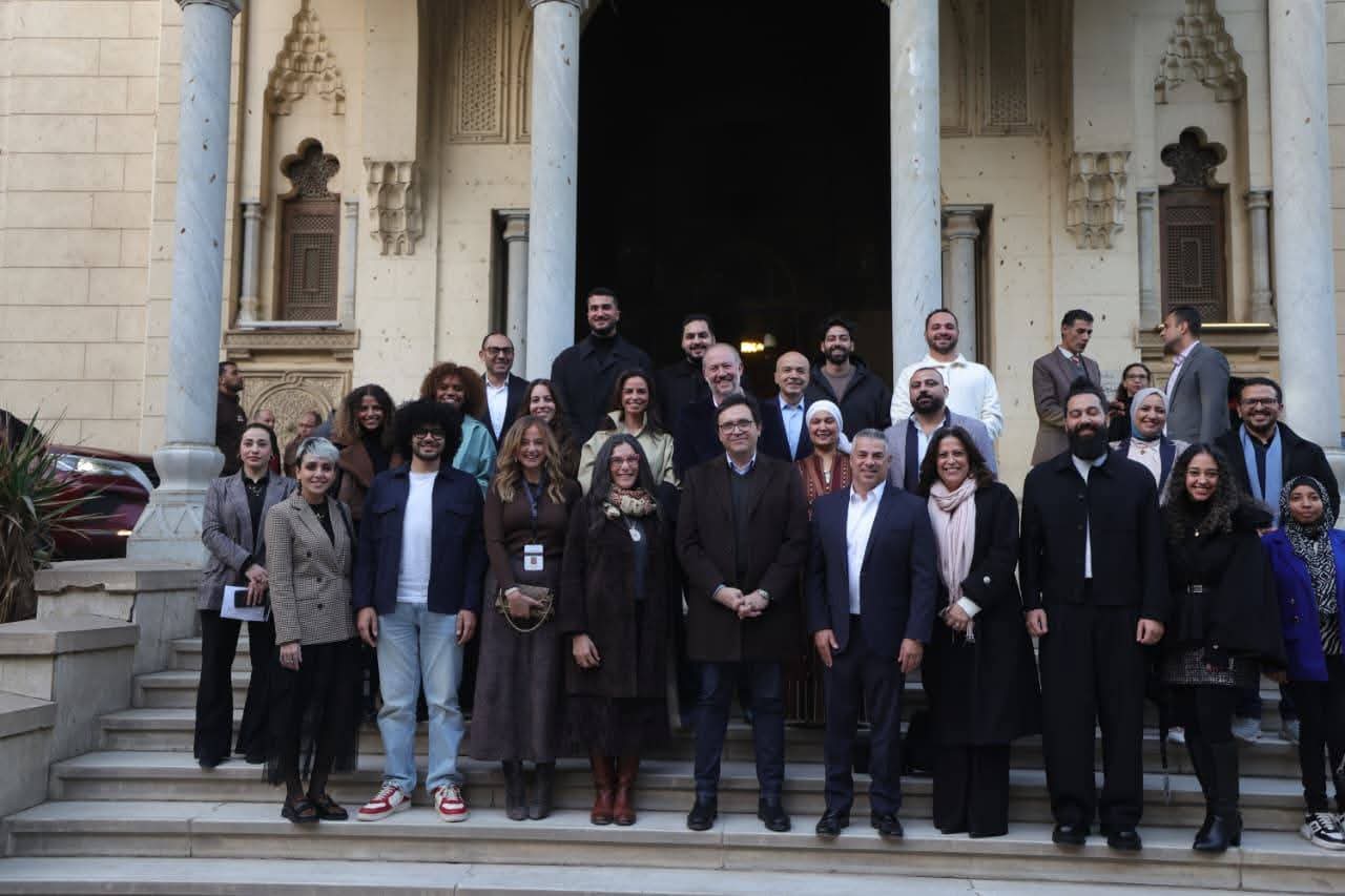 وزير الثقافة يلتقي عددًا من صُنّاع المحتوى الثقافي والتراثي لتعزيز المحتوى الهادف والتعريف بالمنتج الإبداعي