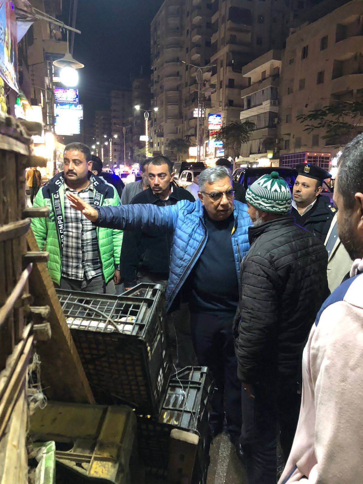 محافظ الدقهلية فى جولة ليلية بالمنصورة سيرا على الأقدام للاطمئنان على مستوى الخدمات