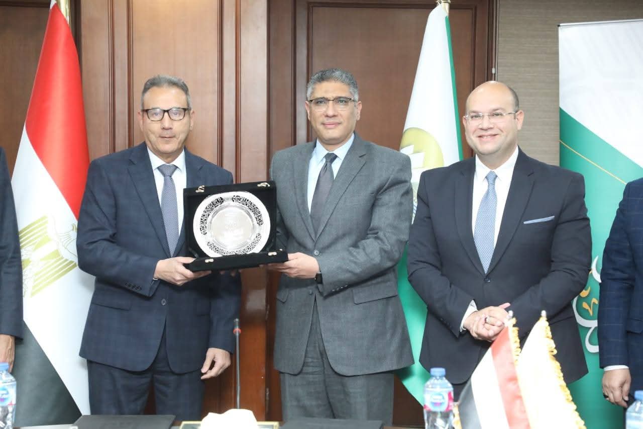 محافظة الجيزة توقّع بروتوكول تعاون مع البنك الأهلى المصرى لدعم المستثمرين بالمناطق الصناعية