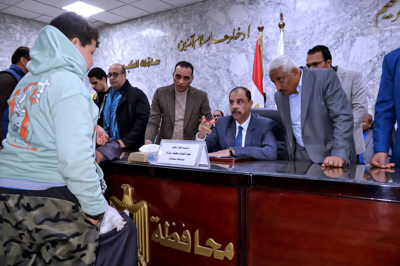 محافظ سوهاج:الاستجابة لطلبات المواطنين فى مقدمة أولويات الجهاز التنفيذى